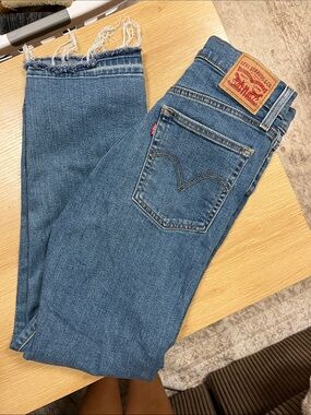 Levi's women’s Medium Blue Slim Straight Jeans with Frayed Hem
